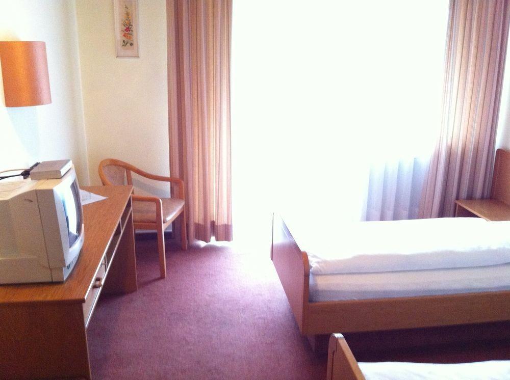 Hotel Bacchusstube Garni Goldbach  Bagian luar foto