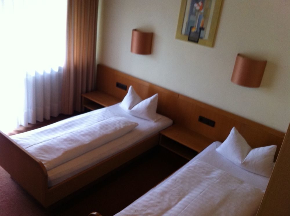 Hotel Bacchusstube Garni Goldbach  Bagian luar foto